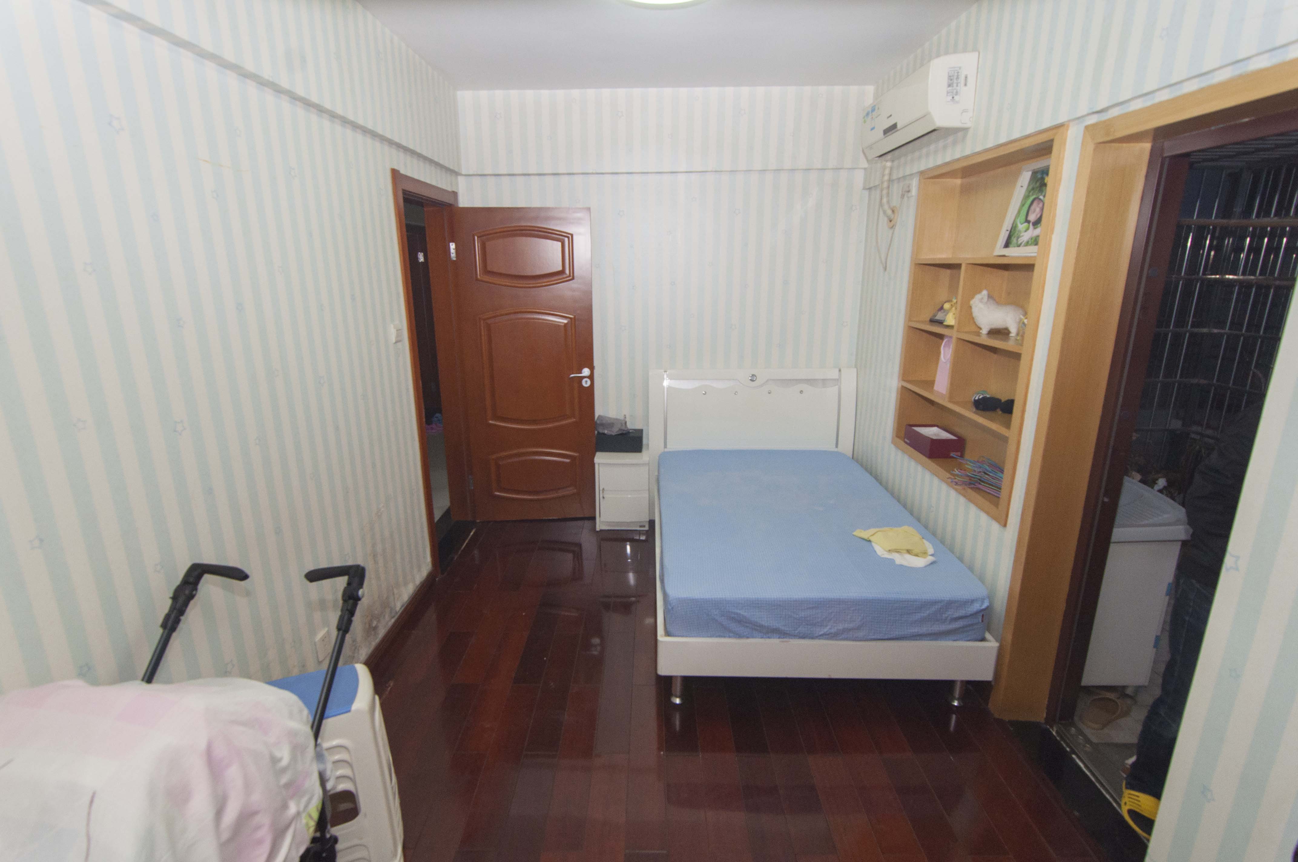 西罗亚大厦  3室2厅1卫    210.0万卧室