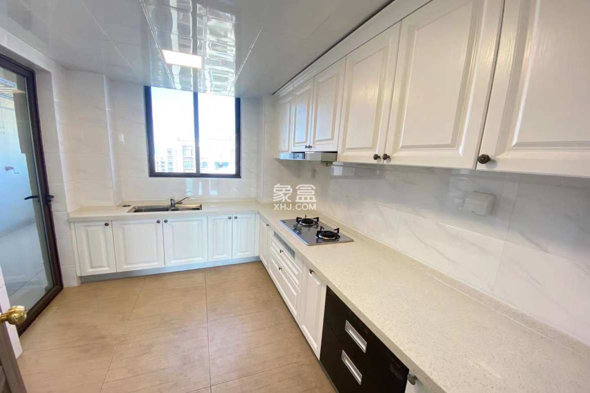 华耀碧桂园十里江湾观澜 4室2厅2卫 108.00万 华耀碧桂园十里江湾观澜 4室2厅2卫 108.00万客厅