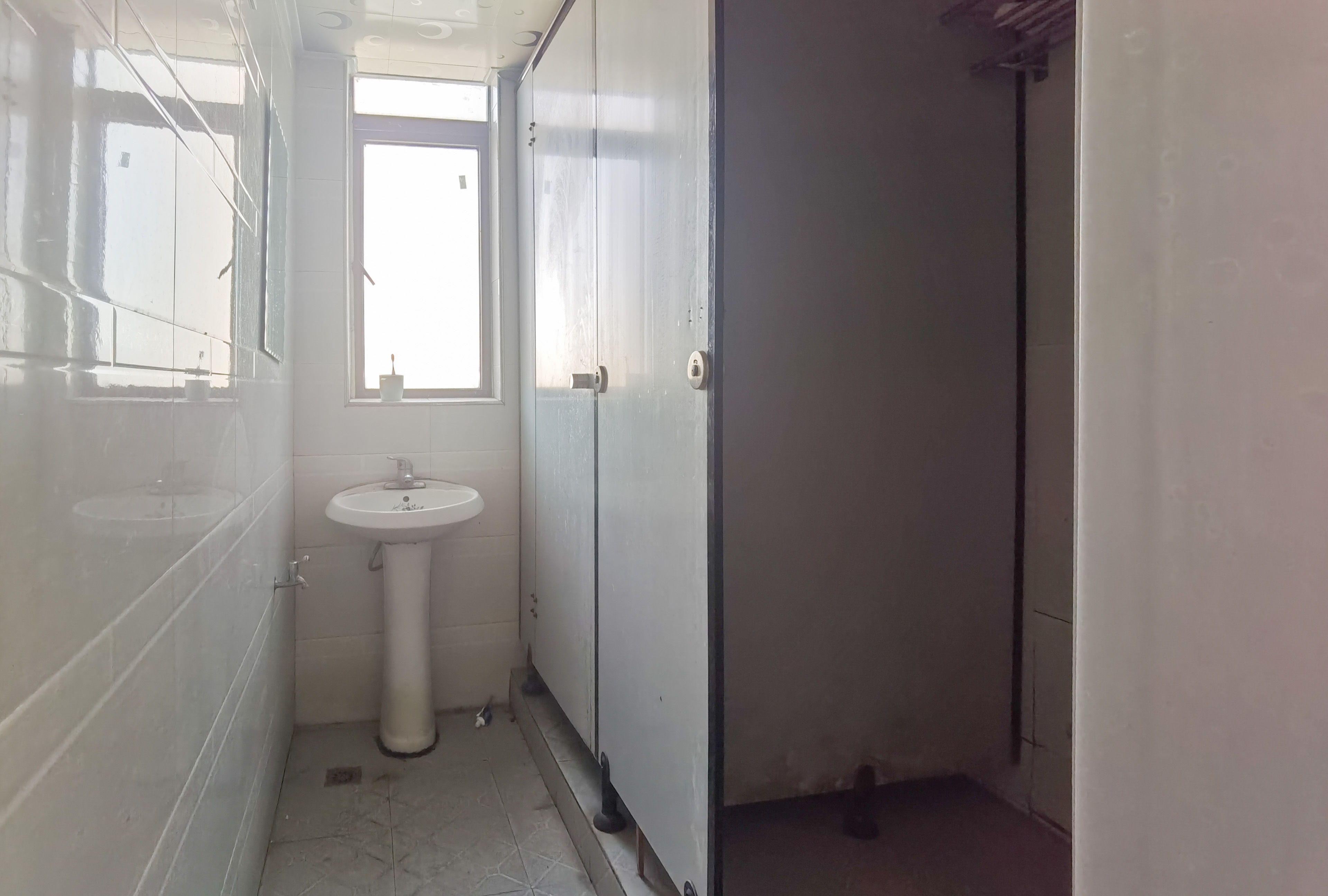 山水文园 6室2厅2卫 88.0万 山水文园 6室2厅2卫 88.0万客厅