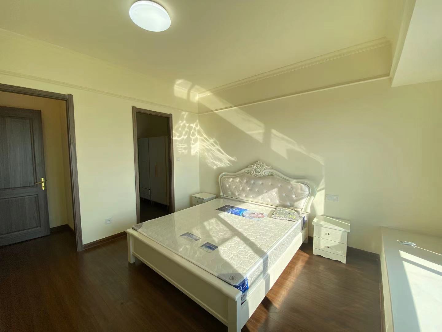 华耀碧桂园十里江湾观澜 4室2厅2卫 108.00万 华耀碧桂园十里江湾观澜 4室2厅2卫 108.00万卫生间