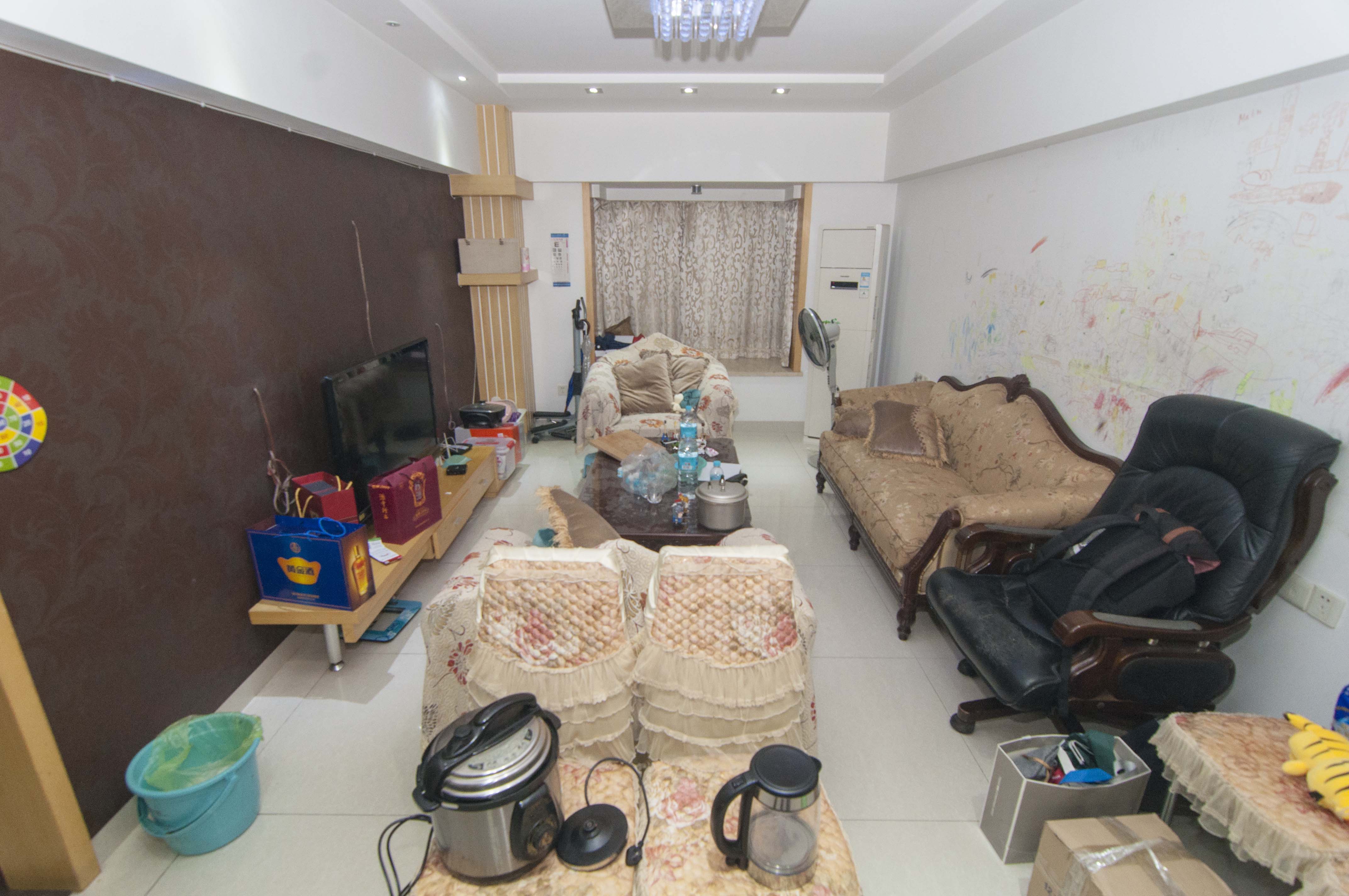 西罗亚大厦  3室2厅1卫    210.0万客厅