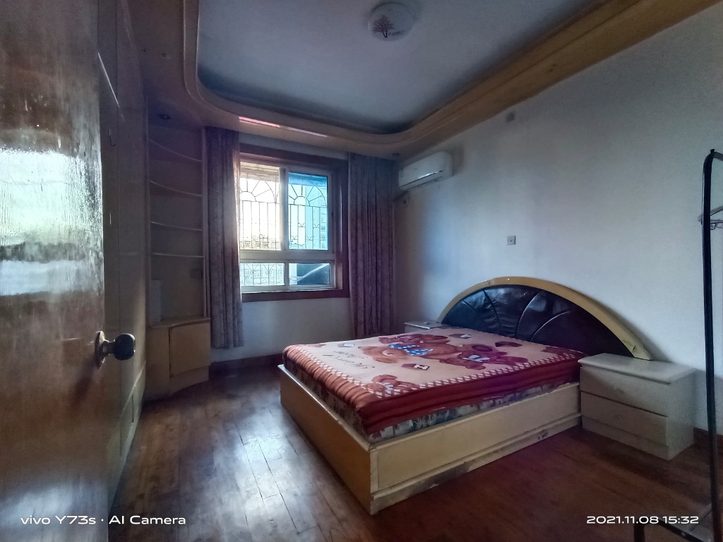 新华书店家属楼 3室2厅1卫 67.0万 新华书店家属楼 3室2厅1卫 67.0万卧室