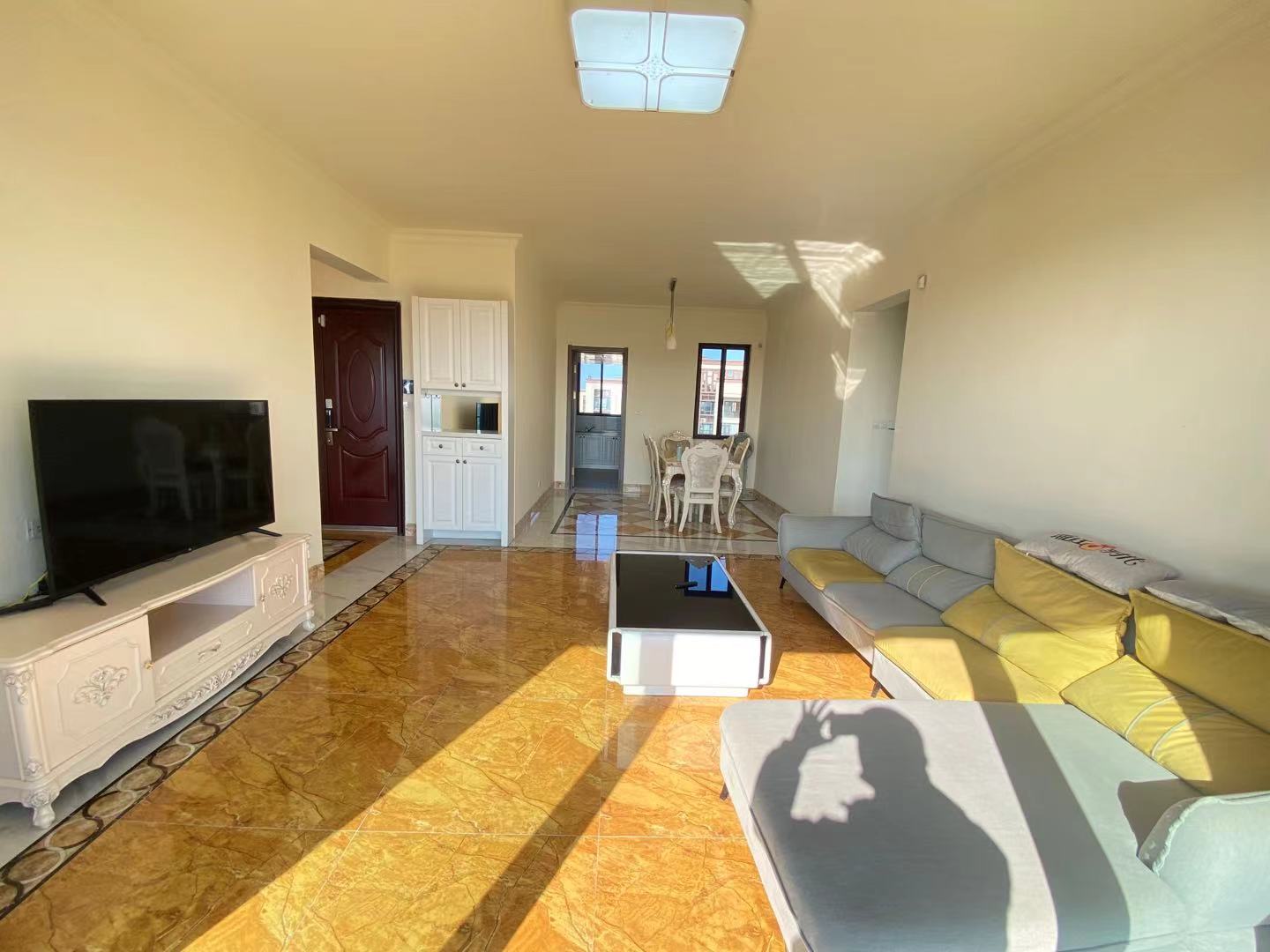 华耀碧桂园十里江湾观澜 4室2厅2卫 108.00万 华耀碧桂园十里江湾观澜 4室2厅2卫 108.00万客厅