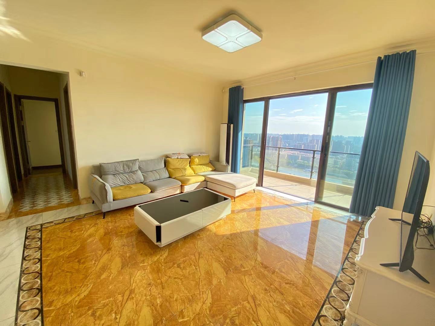 华耀碧桂园十里江湾观澜 4室2厅2卫 108.00万 华耀碧桂园十里江湾观澜 4室2厅2卫 108.00万客厅