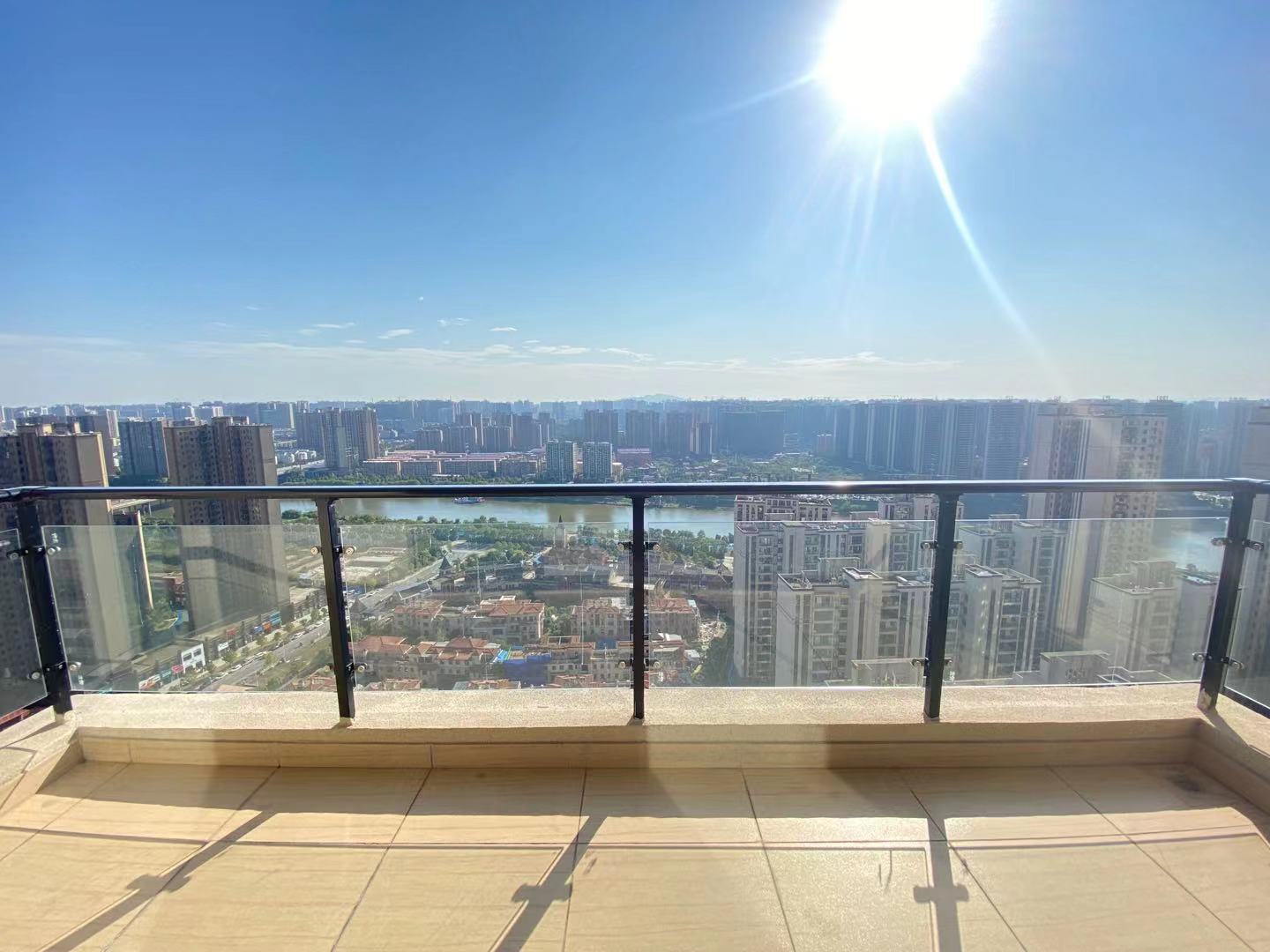 华耀碧桂园十里江湾观澜 4室2厅2卫 108.00万 华耀碧桂园十里江湾观澜 4室2厅2卫 108.00万客厅