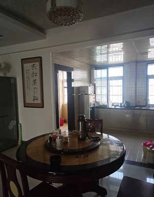 新和香江城(香江城)  4室2厅2卫    2000.0元/月 新和香江城(香江城)  4室2厅2卫    2000.0元/月室内图