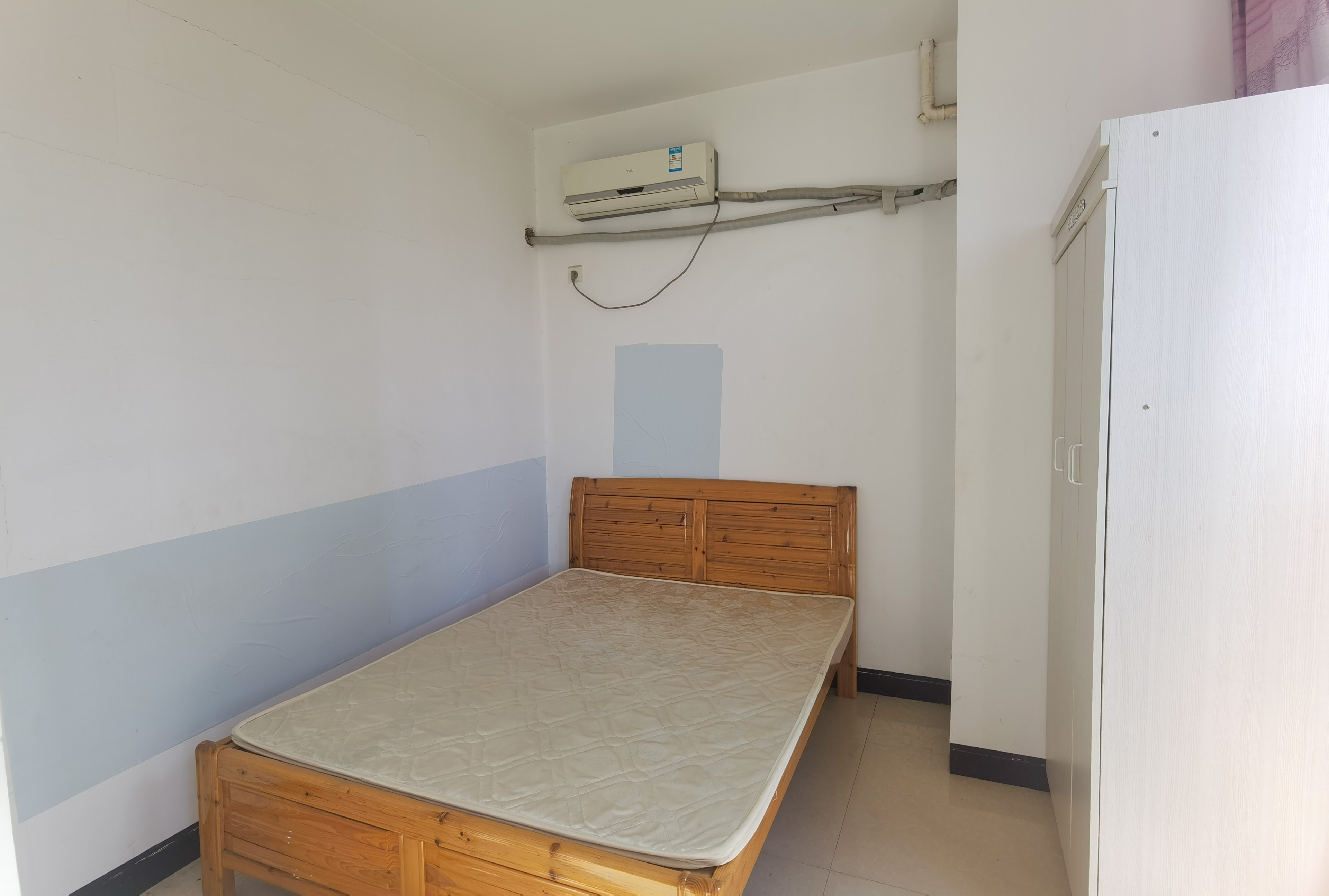 山水文园 6室2厅2卫 88.0万 山水文园 6室2厅2卫 88.0万客厅