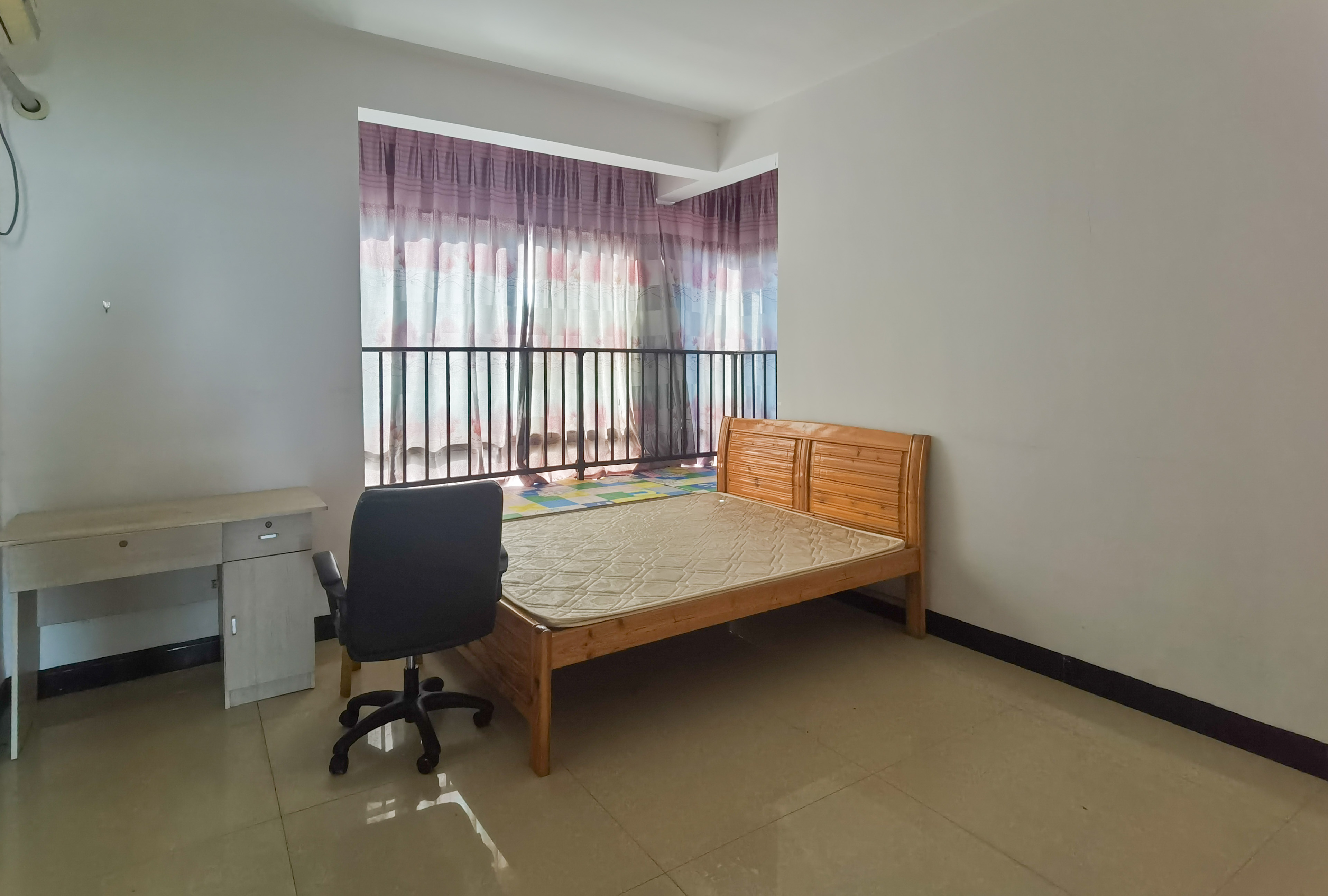 山水文园 6室2厅2卫 88.0万 山水文园 6室2厅2卫 88.0万客厅