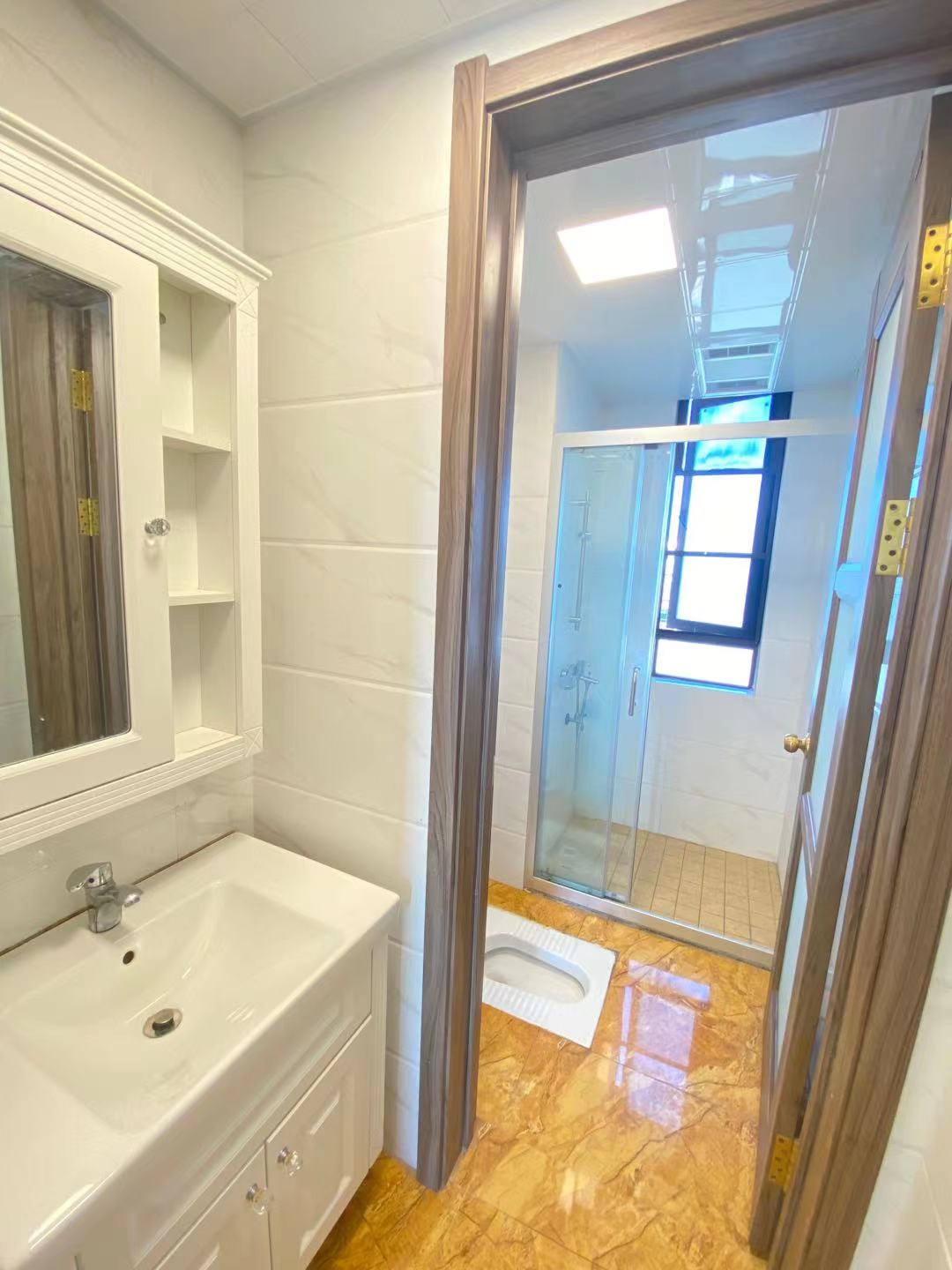 华耀碧桂园十里江湾观澜 4室2厅2卫 108.00万 华耀碧桂园十里江湾观澜 4室2厅2卫 108.00万卫生间