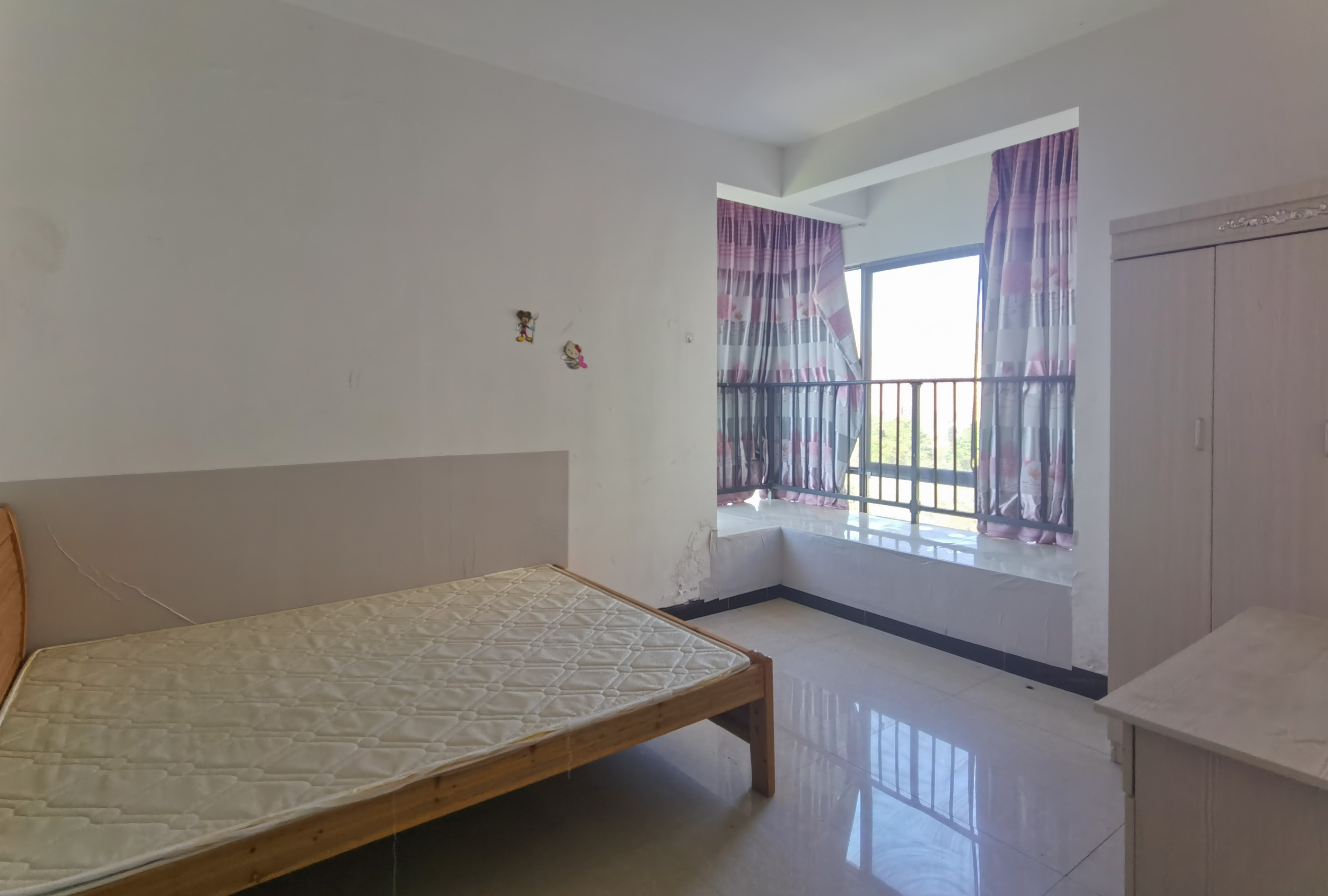 山水文园 6室2厅2卫 88.0万 山水文园 6室2厅2卫 88.0万客厅