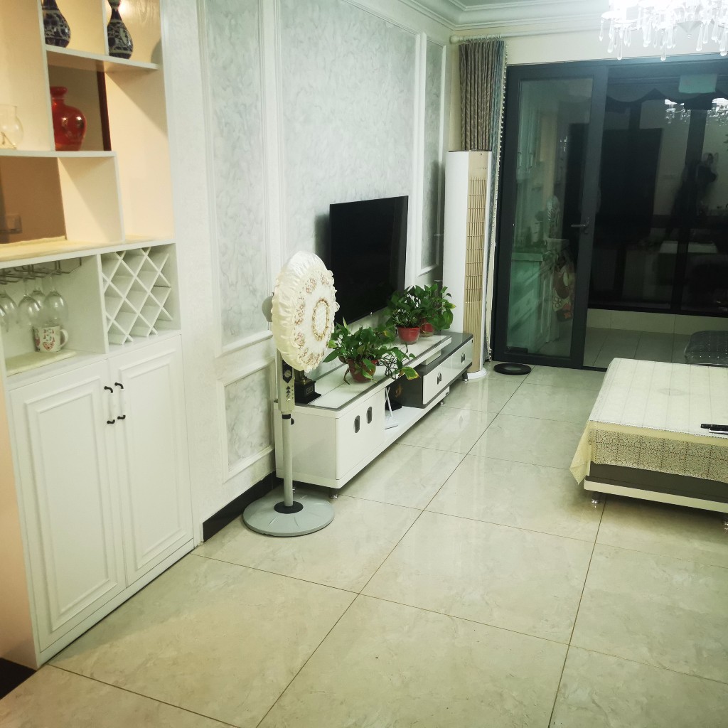 恒大南湖半岛  3室2厅2卫    2400.0元/月 恒大南湖半岛  3室2厅2卫    2400.0元/月室内图