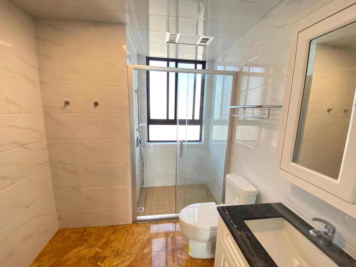 华耀碧桂园十里江湾观澜 4室2厅2卫 108.00万 华耀碧桂园十里江湾观澜 4室2厅2卫 108.00万卫生间