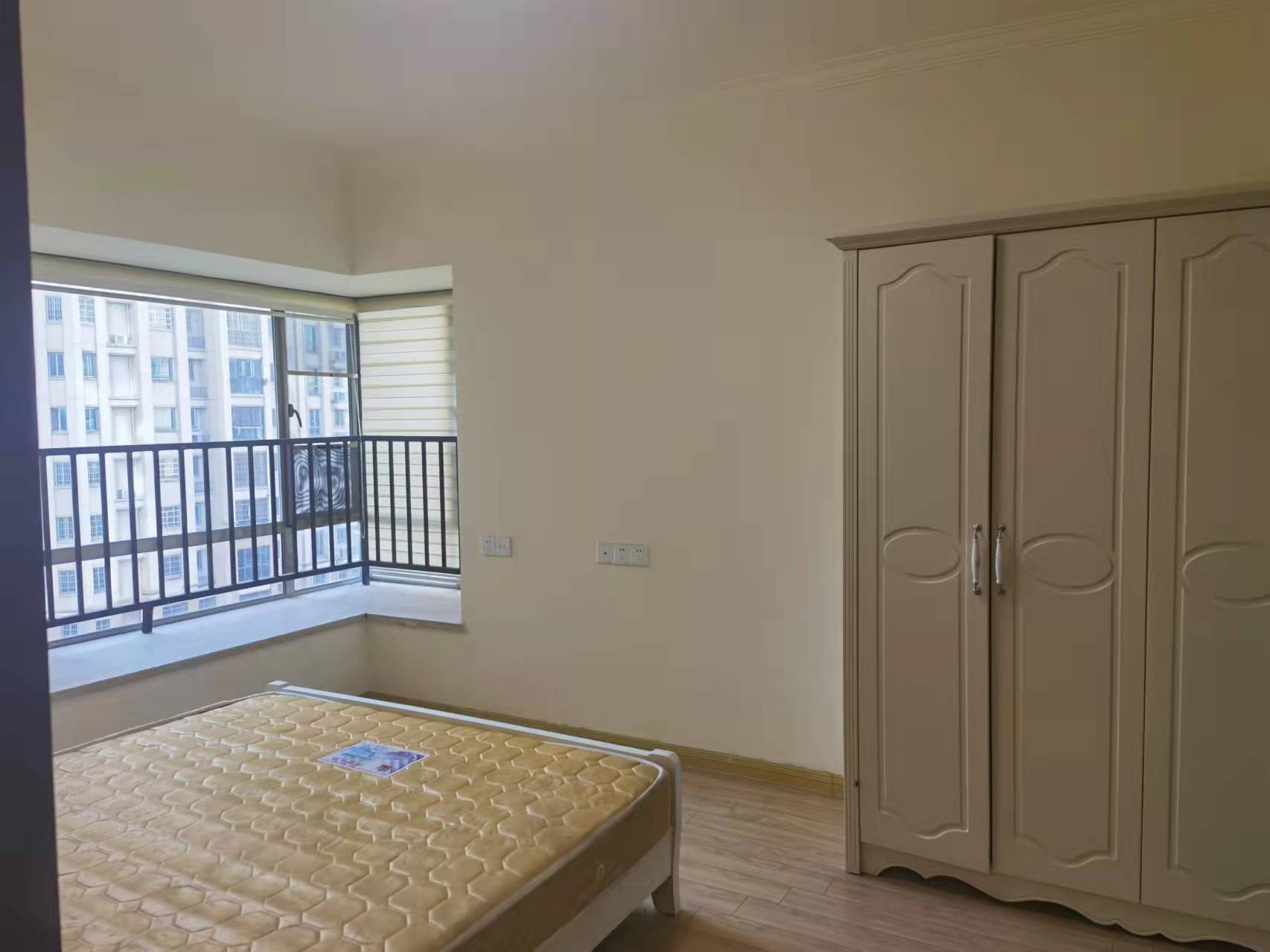 碧桂园 3室2厅2卫 82.8万 碧桂园 3室2厅2卫 82.8万卧室