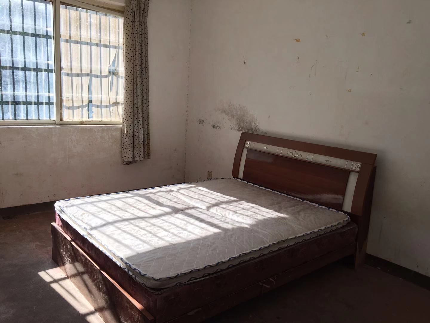 德馨园  3室2厅2卫    1600.0元/月室内图1