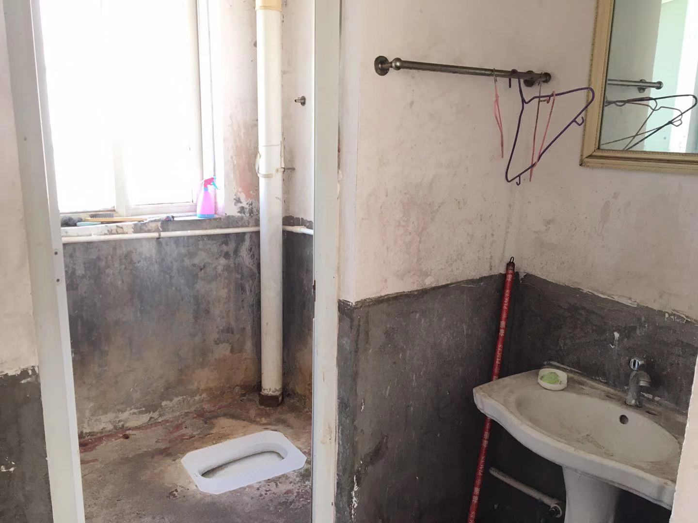 德馨园 3室2厅2卫 1600.0元/月 德馨园 3室2厅2卫 1600.0元/月室内图