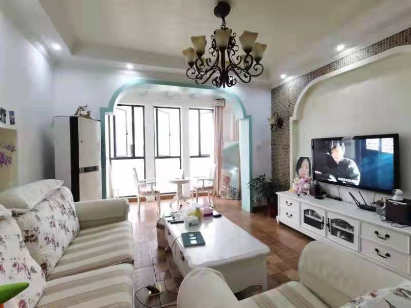 泰山公馆 3室2厅2卫 89.8万 泰山公馆 3室2厅2卫 89.8万客厅