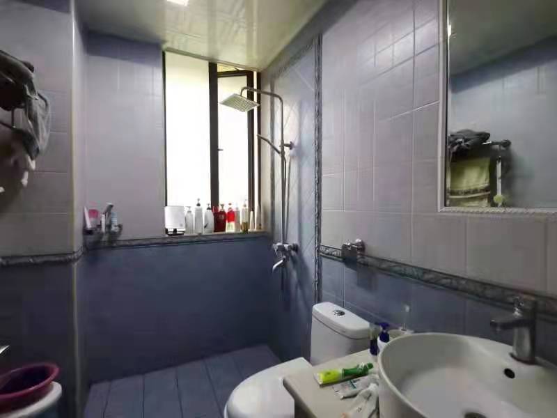 泰山公馆 3室2厅2卫 89.8万 泰山公馆 3室2厅2卫 89.8万客厅