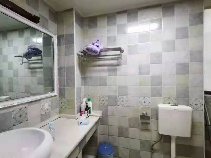 泰山公馆 3室2厅2卫 89.8万 泰山公馆 3室2厅2卫 89.8万客厅