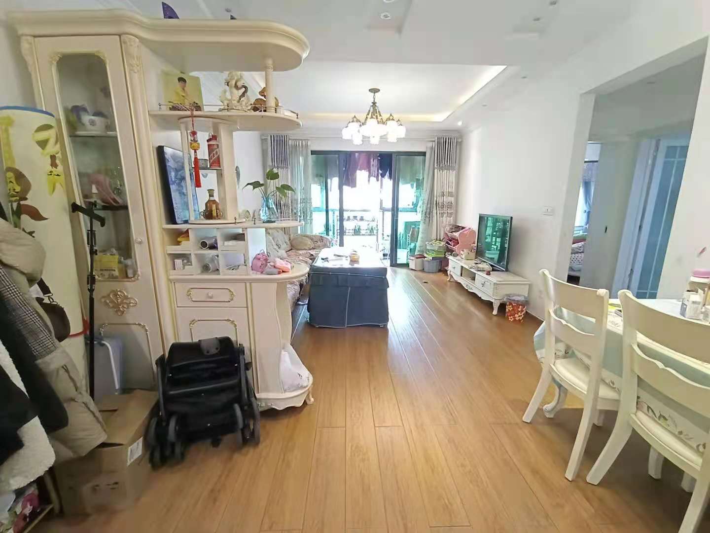 中天会展城B区  2室1厅1卫   100.00万客厅