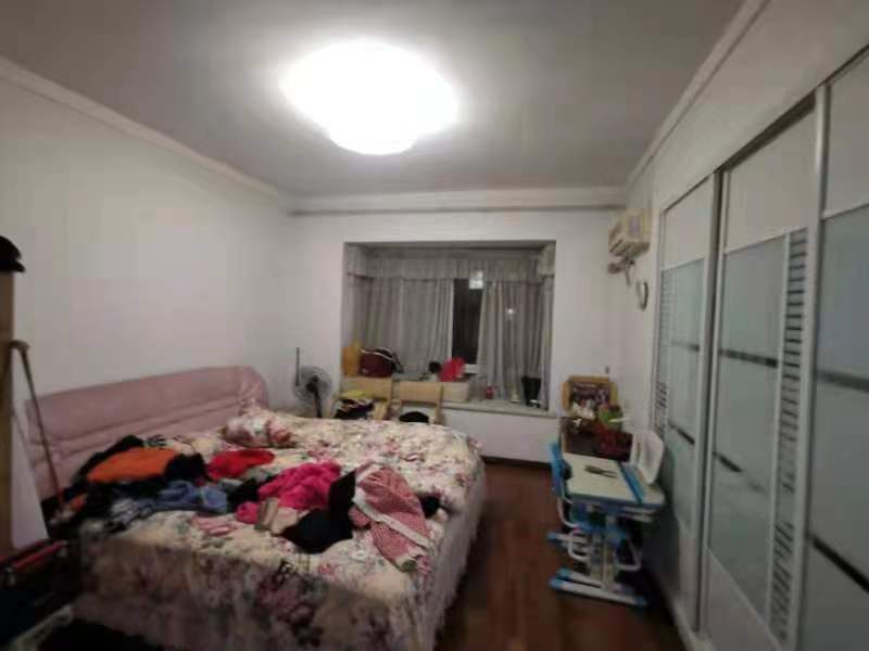 湘银二期世纪花园  3室2厅1卫    65.0万 湘银二期世纪花园  3室2厅1卫    65.0万客厅