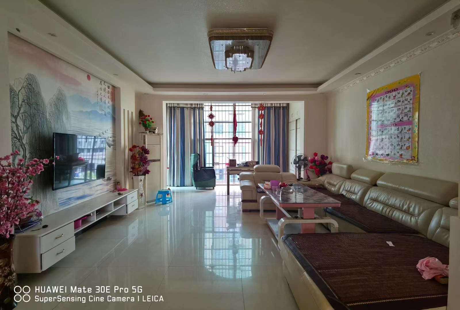 吉泰丽园 5室2厅3卫 80.8万 吉泰丽园 5室2厅3卫 80.8万客厅