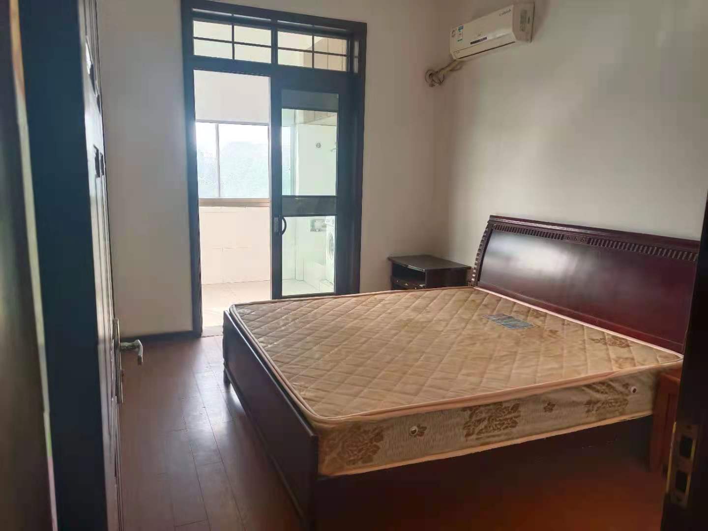 地税局家属楼(地税局第六税务分局)  3室2厅2卫    2000.0元/月 地税局家属楼(地税局第六税务分局)  3室2厅2卫    2000.0元/月小区图