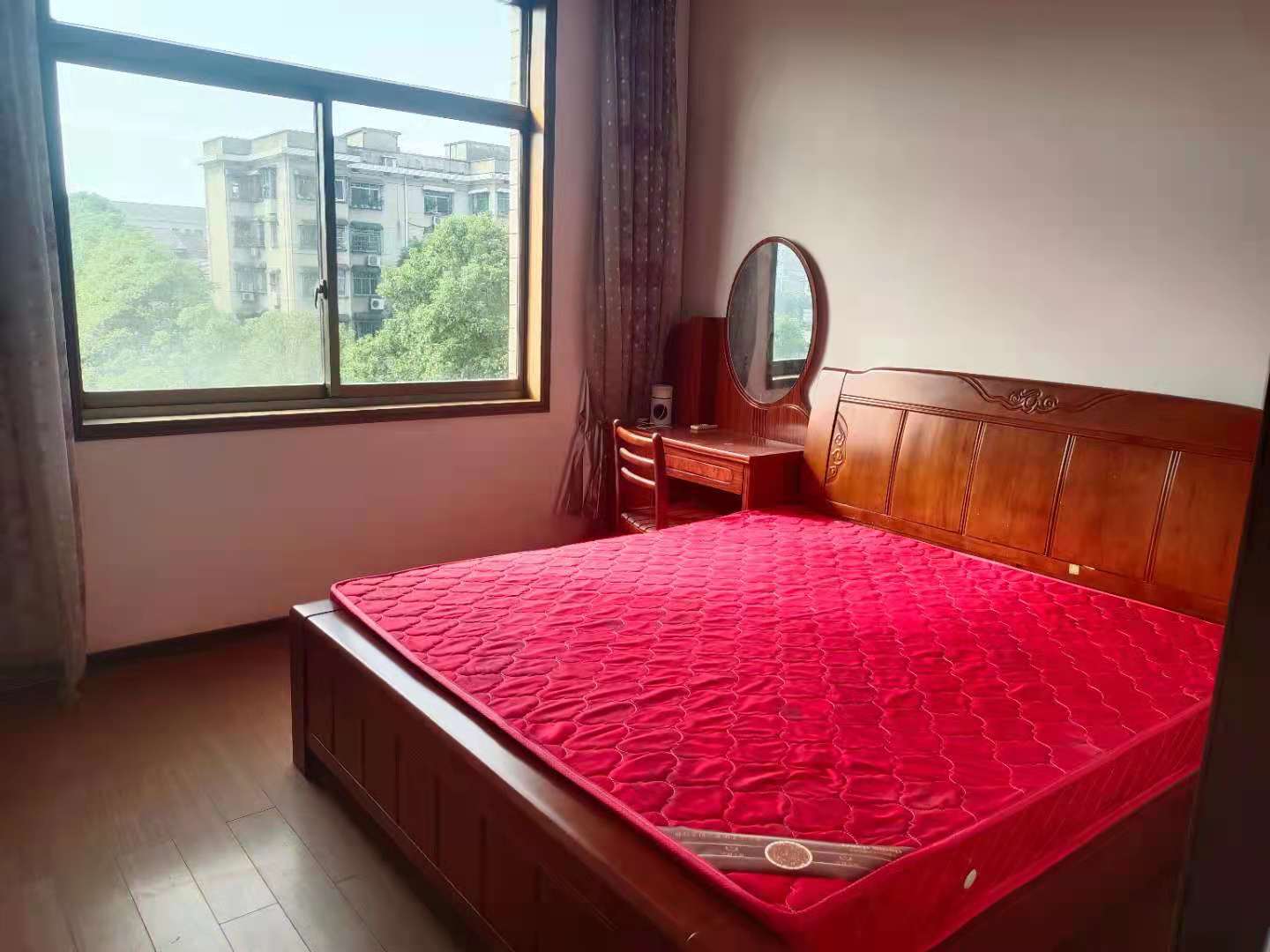 地税局家属楼(地税局第六税务分局)  3室2厅2卫    2000.0元/月 地税局家属楼(地税局第六税务分局)  3室2厅2卫    2000.0元/月小区图