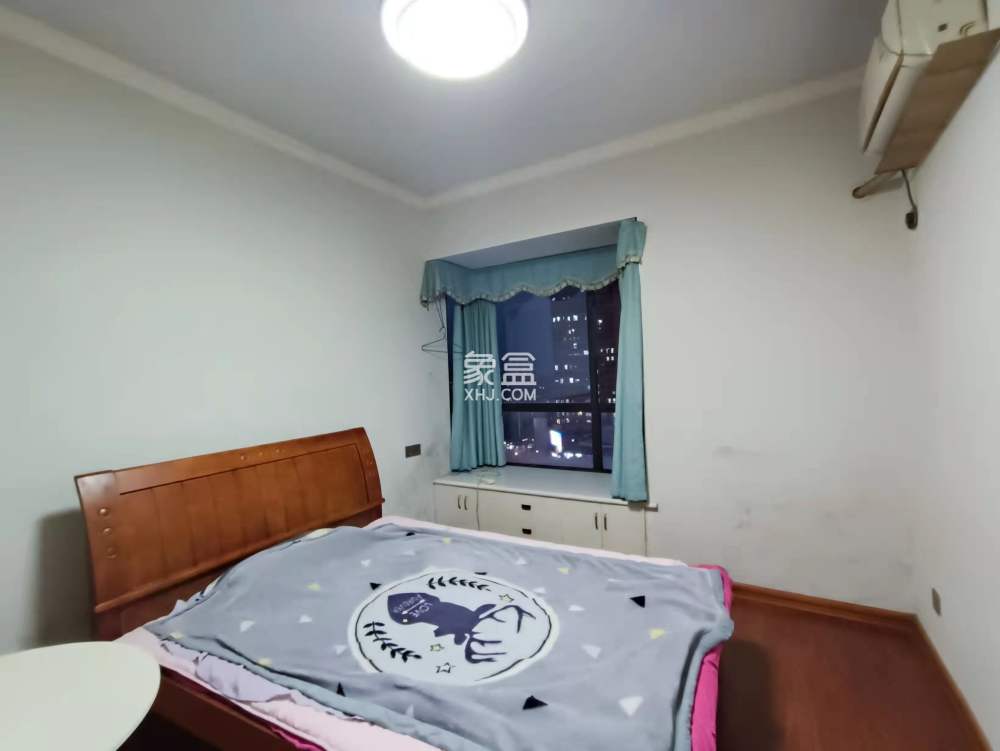 君临嘉龙公馆  3室2厅1卫    2500.0元/月