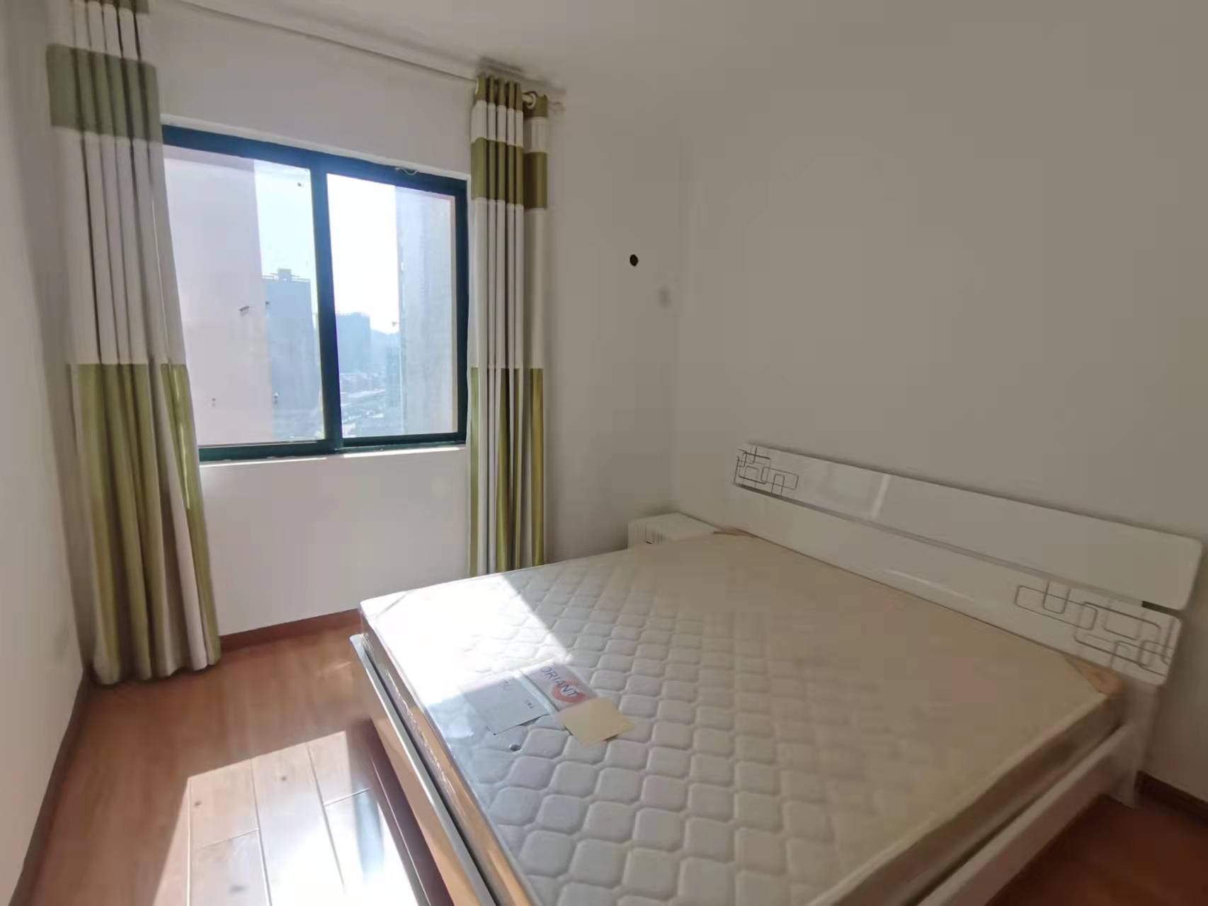 株山国际世家 3室2厅2卫 118.0万 株山国际世家 3室2厅2卫 118.0万客厅