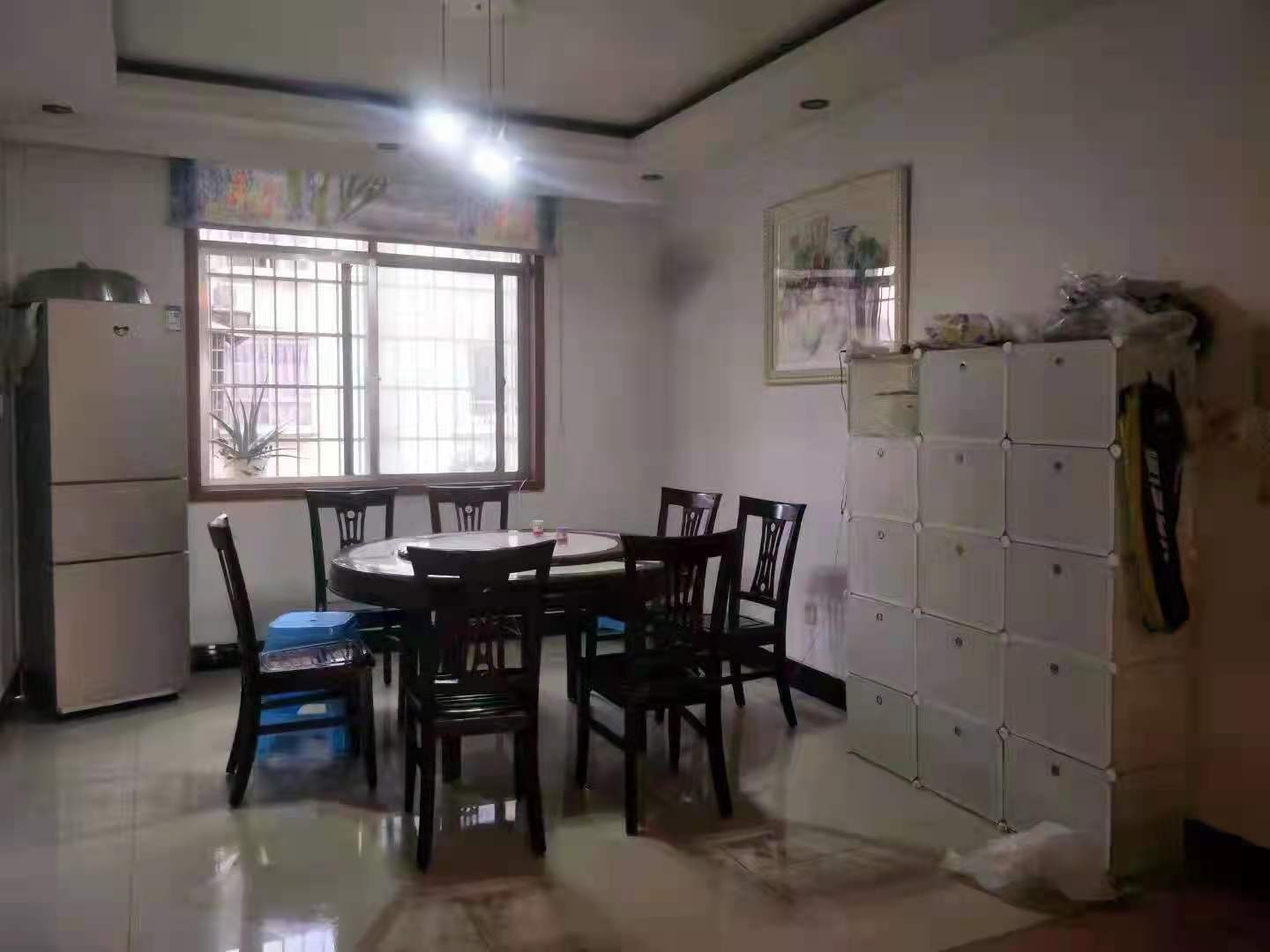 康泰花园  4室2厅2卫    72.8万 康泰花园  4室2厅2卫    72.8万客厅