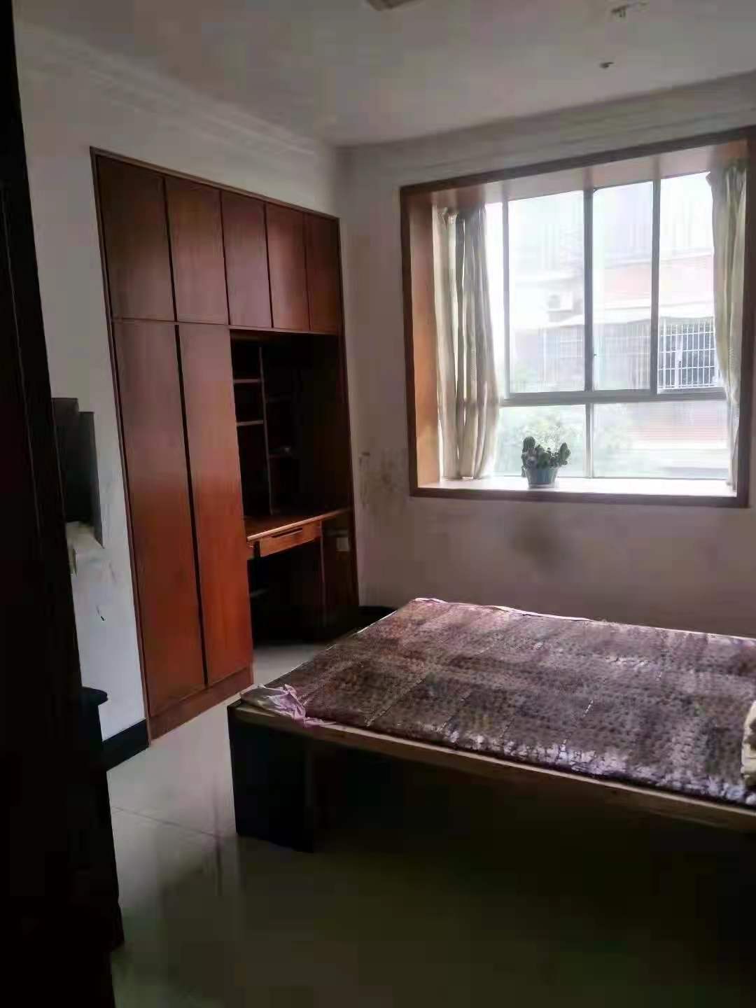 康泰花园  4室2厅2卫    72.8万 康泰花园  4室2厅2卫    72.8万客厅