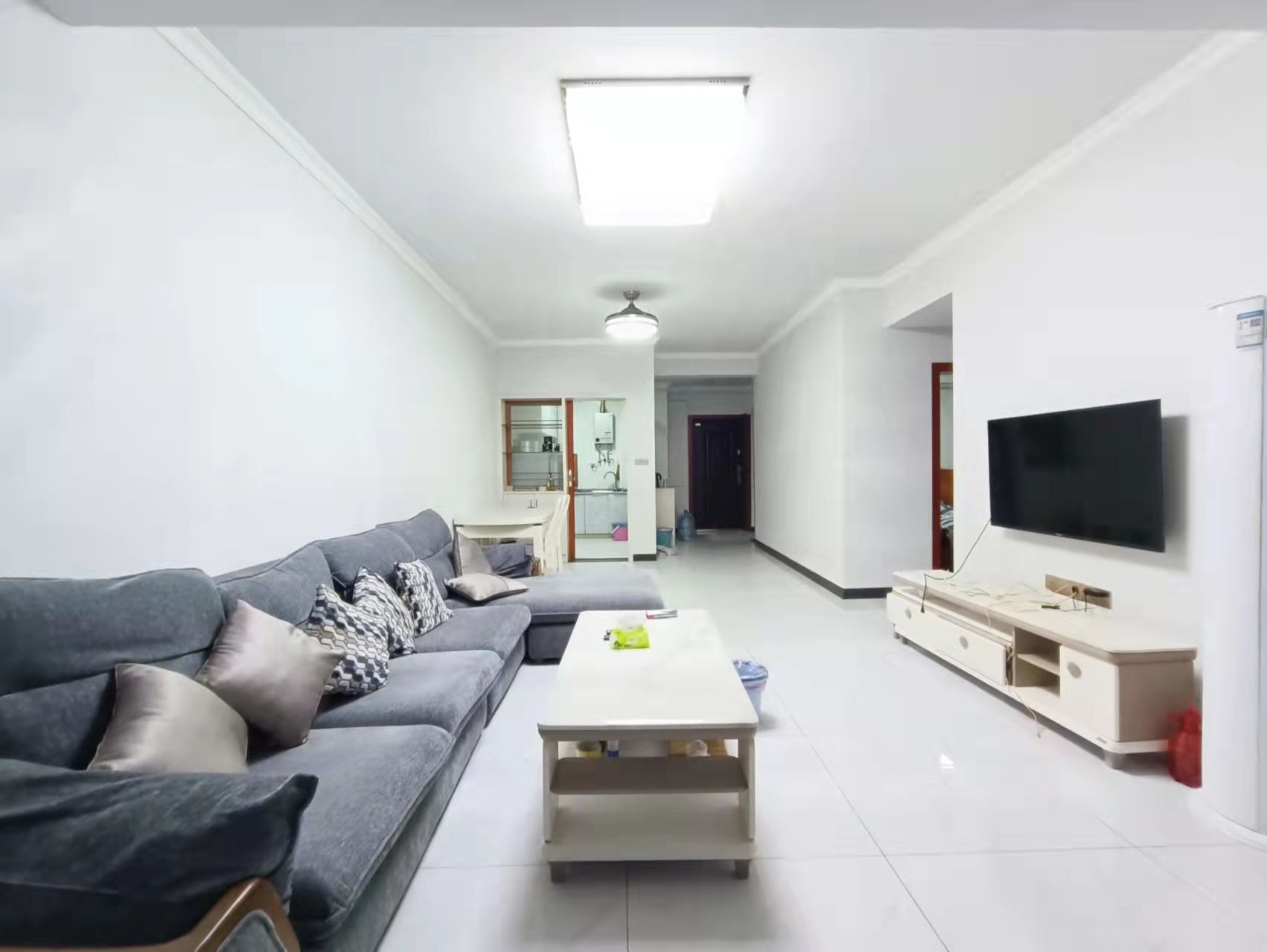 君临嘉龙公馆  3室2厅1卫    2500.0元/月 君临嘉龙公馆  3室2厅1卫    2500.0元/月室内图