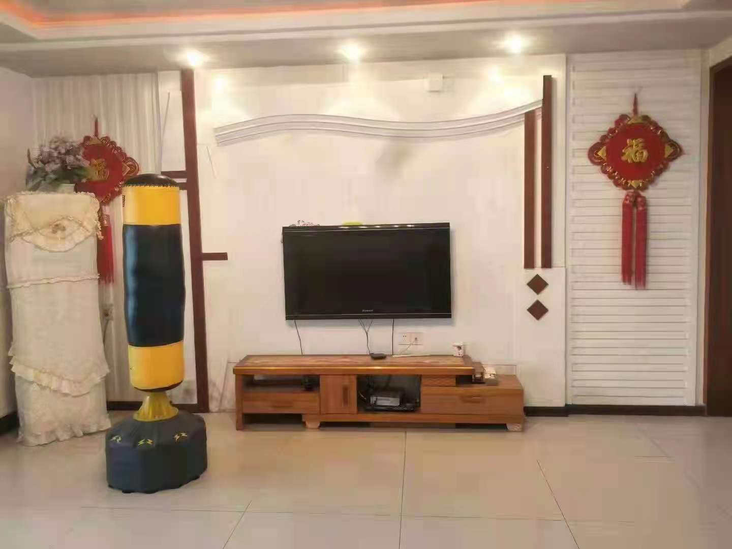 康泰花园  4室2厅2卫    72.8万 康泰花园  4室2厅2卫    72.8万客厅