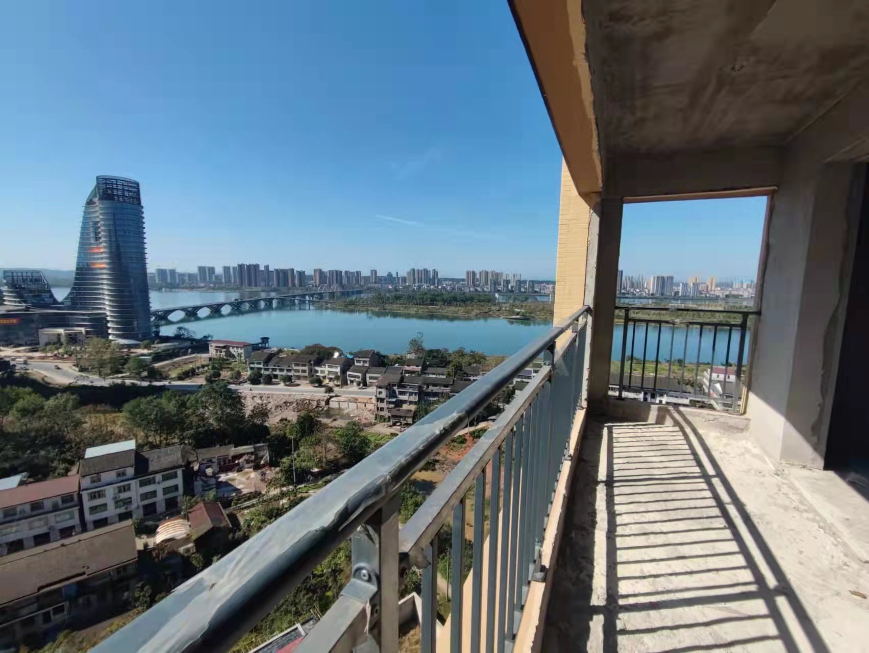 东湖和缘 3室2厅2卫 48.8万 东湖和缘 3室2厅2卫 48.8万阳台