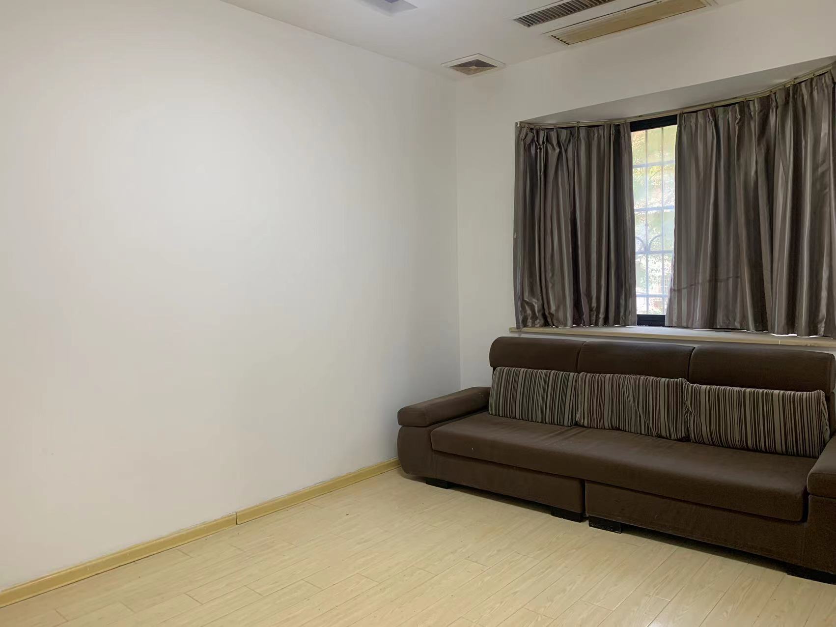 化纤小区 5室2厅2卫 3600.00元/月 化纤小区 5室2厅2卫 3600.00元/月室内图