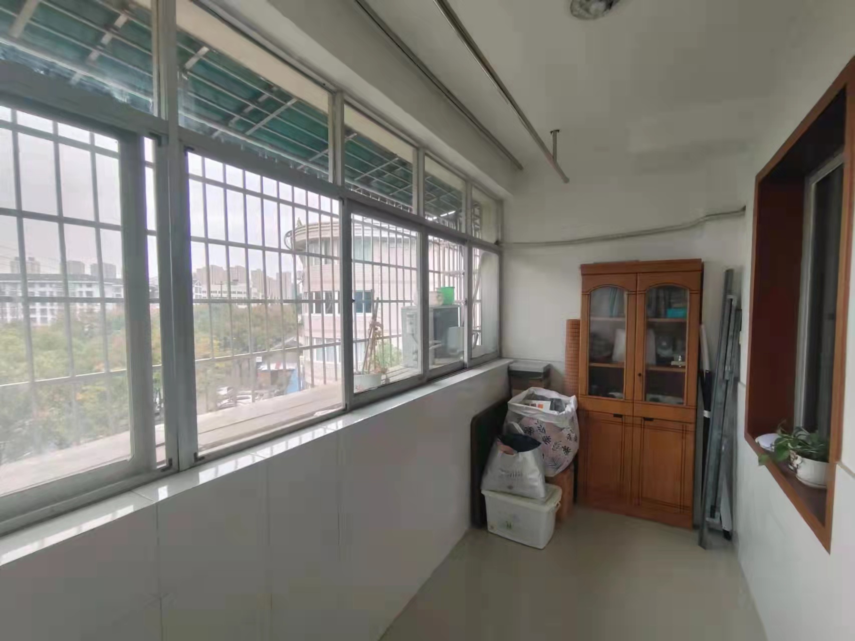 紫东花园 3室2厅1卫 1300.0元/月 紫东花园 3室2厅1卫 1300.0元/月室内图