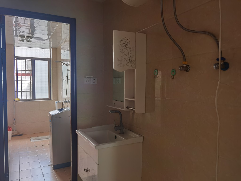 羊舞岭小区 3室2厅2卫 1300.0元/月 羊舞岭小区 3室2厅2卫 1300.0元/月室内图