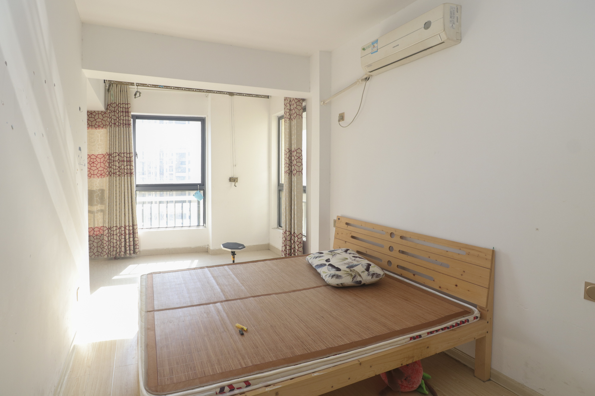 兰亭都荟（璟峰苑）  3室2厅1卫    138.0万卧室