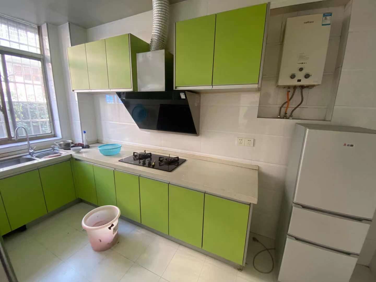 益秀园 3室2厅2卫 2000.0元/月 益秀园 3室2厅2卫 2000.0元/月室内图