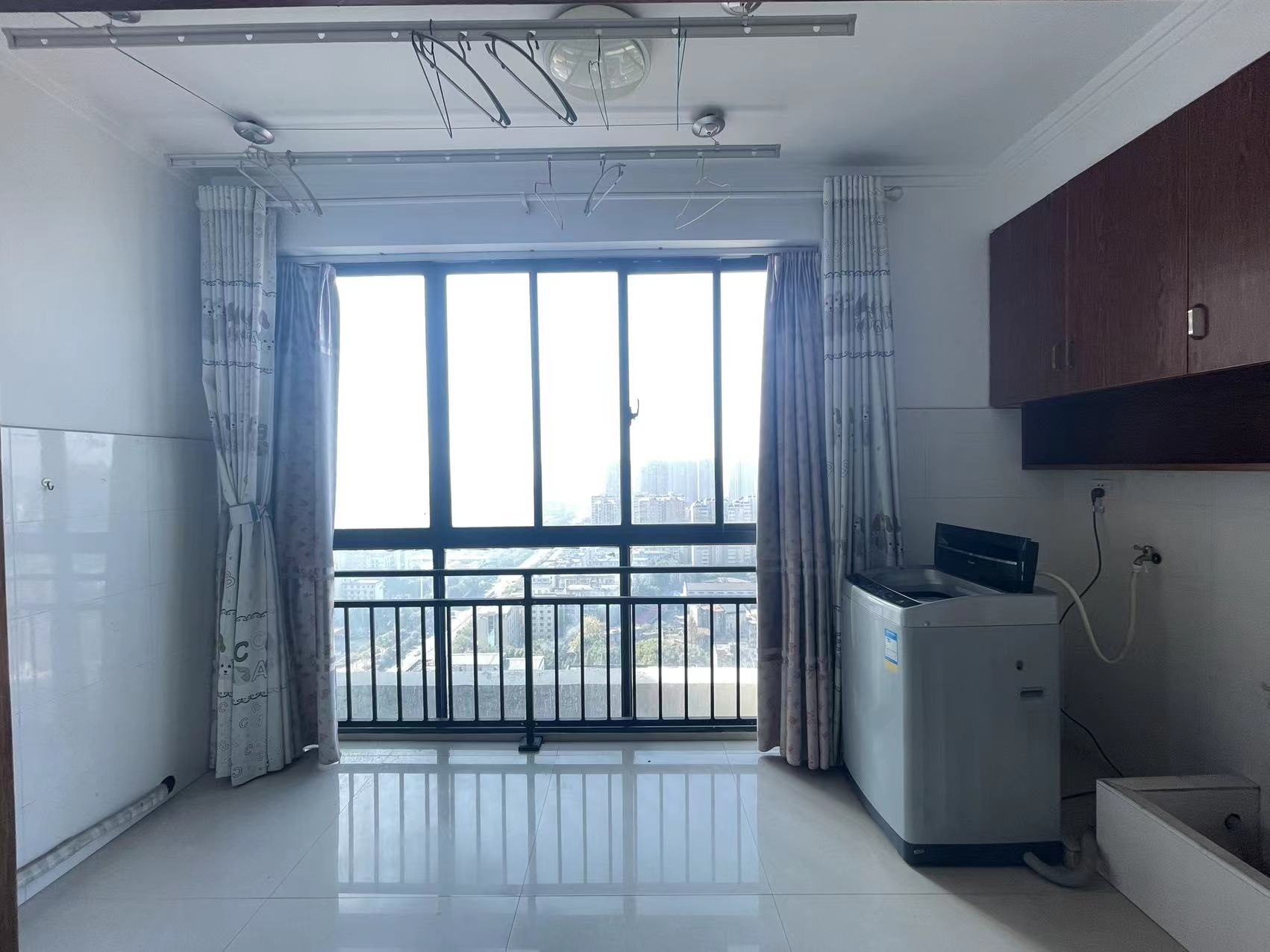 缤纷年华  2室1厅1卫    75.0万卫生间