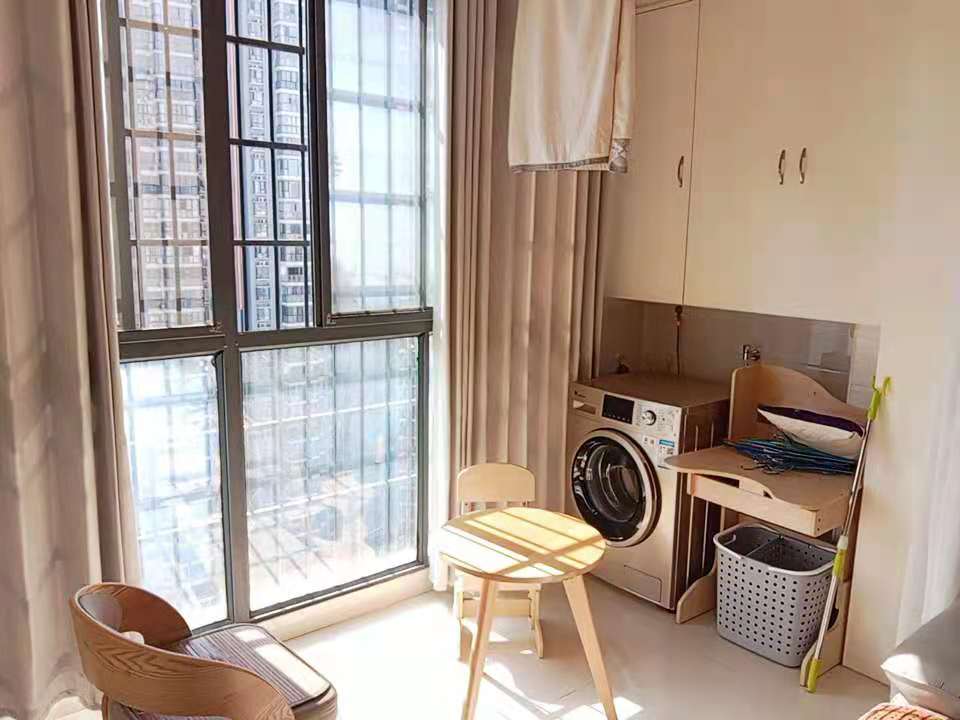巨友中央公馆  2室1厅1卫    2300.0元/月室内图