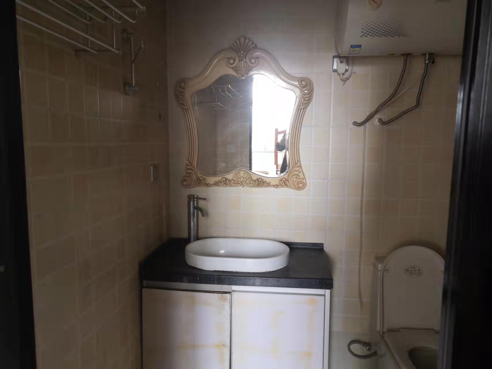 皇城御园 1室1厅1卫 46.8万 皇城御园 1室1厅1卫 46.8万客厅