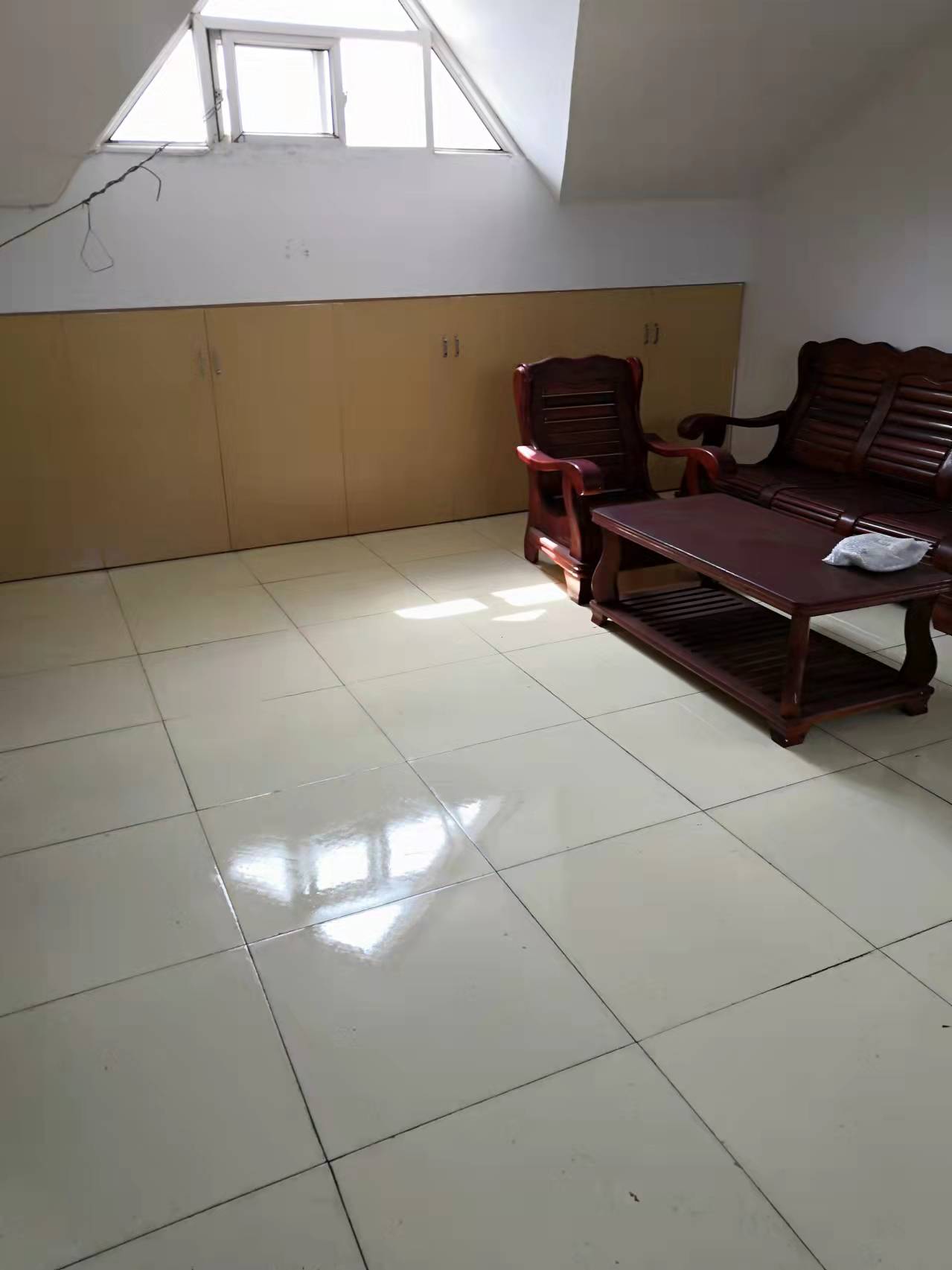 法院小区 2室2厅1卫 1000.0元/月 法院小区 2室2厅1卫 1000.0元/月室内图