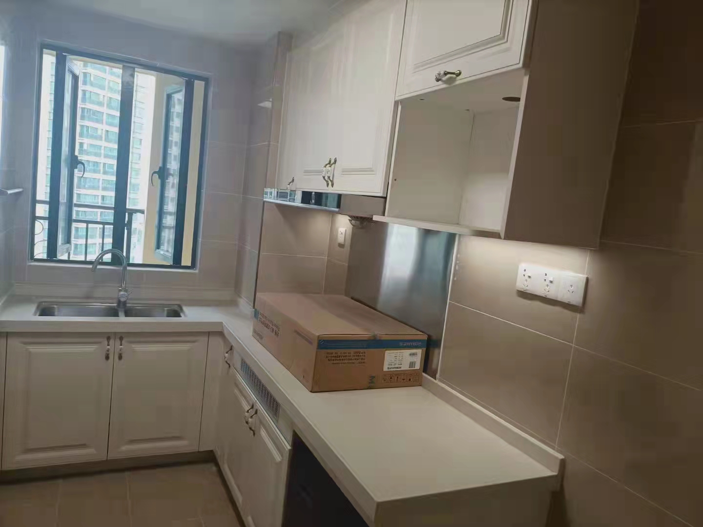 恒大绿洲 3室2厅2卫 2400.0元/月 恒大绿洲 3室2厅2卫 2400.0元/月室内图