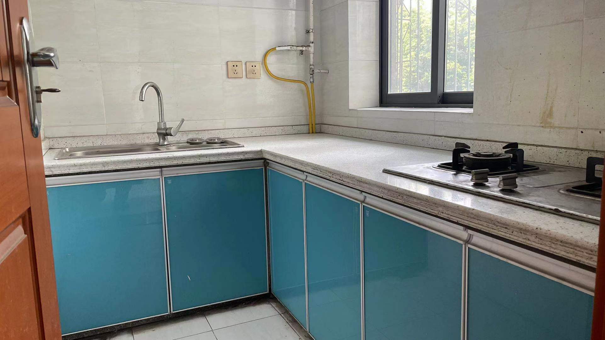 东坡小区  3室1厅1卫    2300.0元/月 东坡小区  3室1厅1卫    2300.0元/月室内图