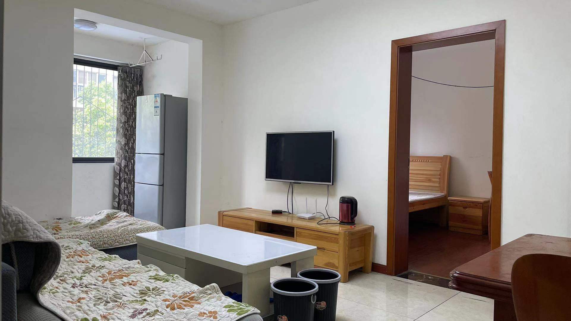 东坡小区  3室1厅1卫    2300.0元/月 东坡小区  3室1厅1卫    2300.0元/月室内图