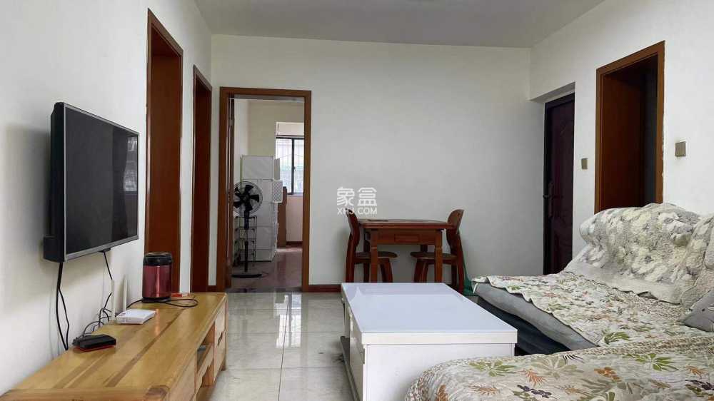 东坡小区  3室1厅1卫    2300.0元/月