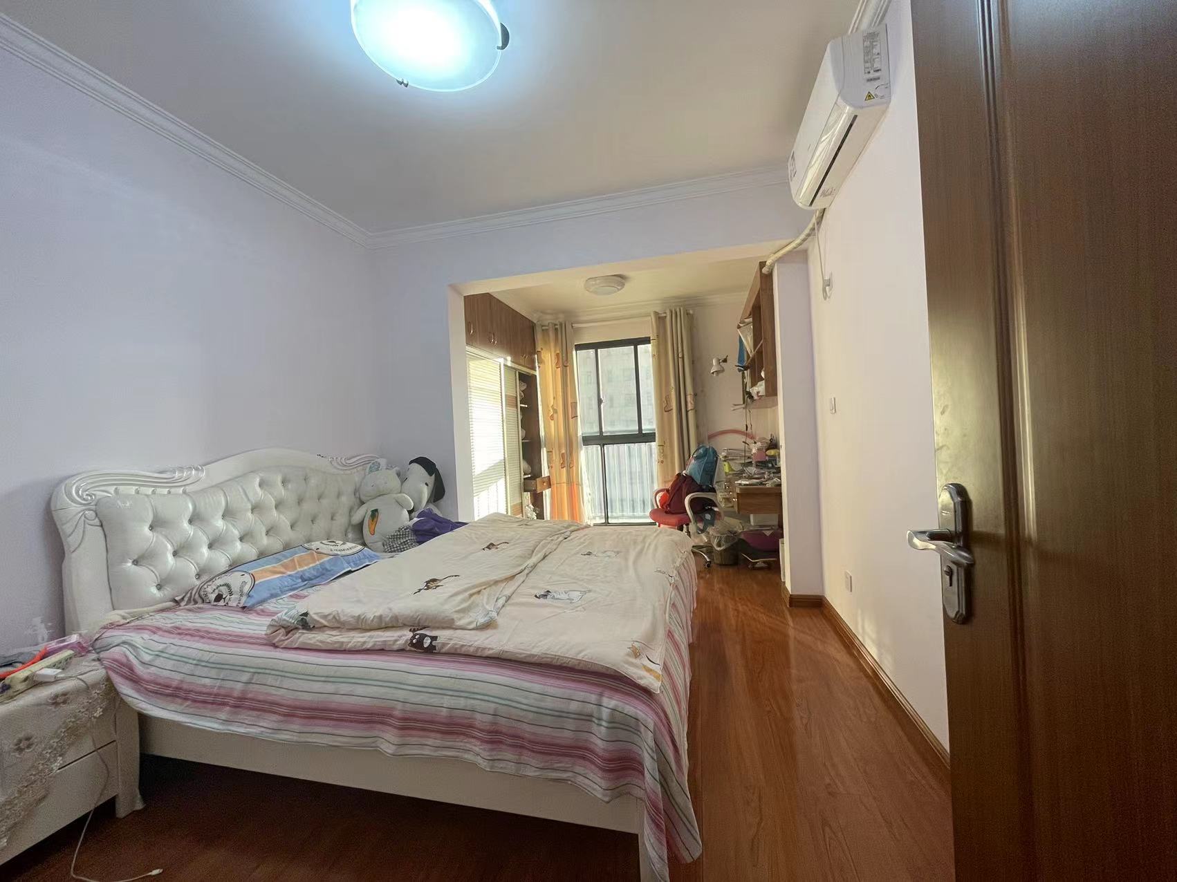 城市公园 4室2厅2卫 88.0万 城市公园 4室2厅2卫 88.0万客厅