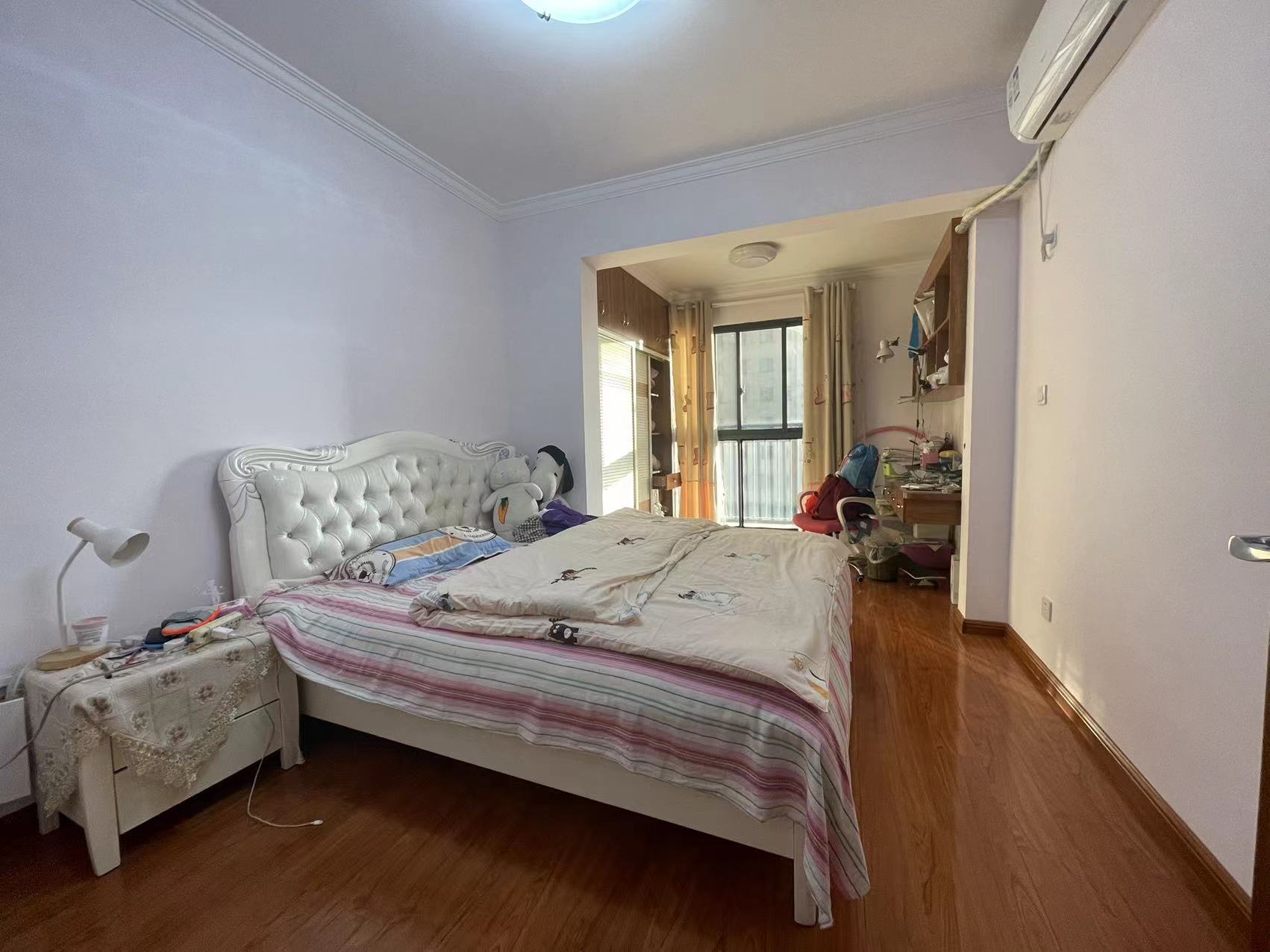 城市公园 4室2厅2卫 88.0万 城市公园 4室2厅2卫 88.0万客厅