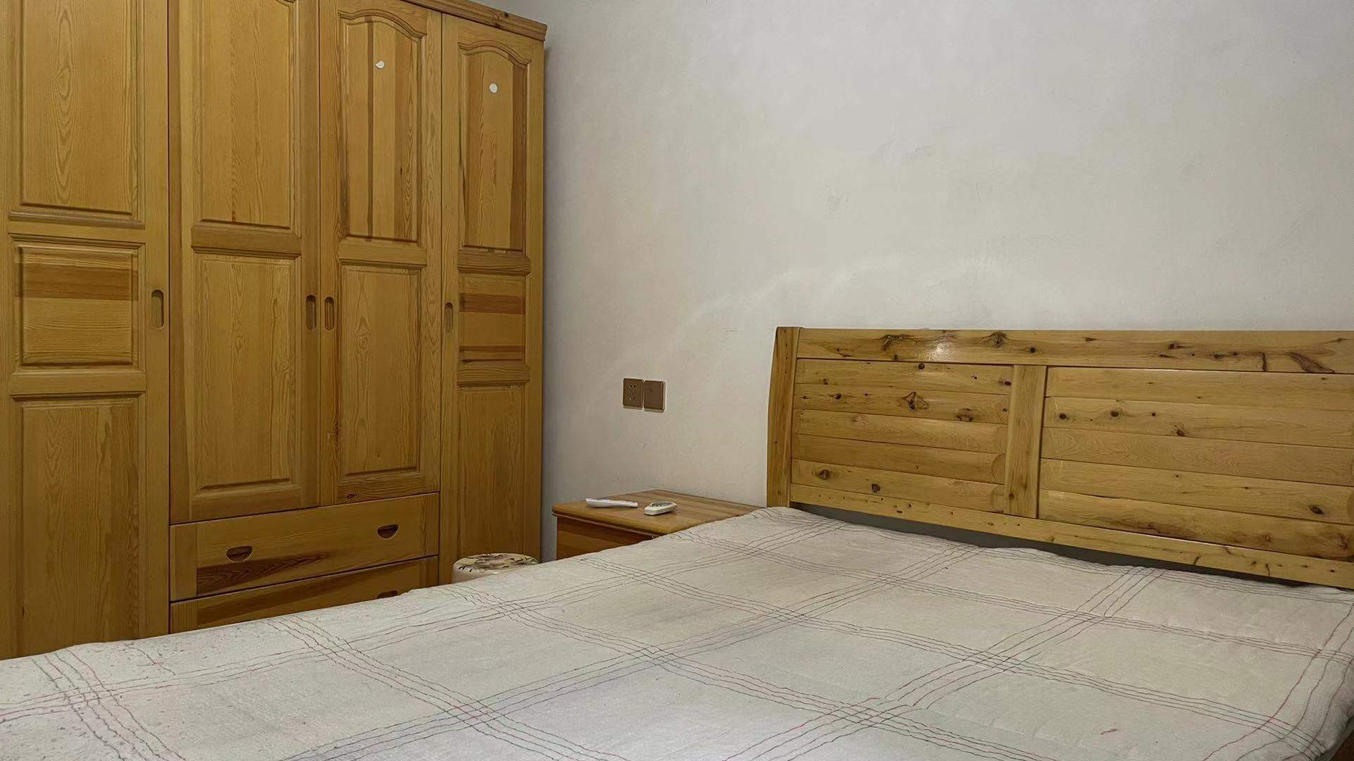 东坡小区  3室1厅1卫    2300.0元/月 东坡小区  3室1厅1卫    2300.0元/月室内图